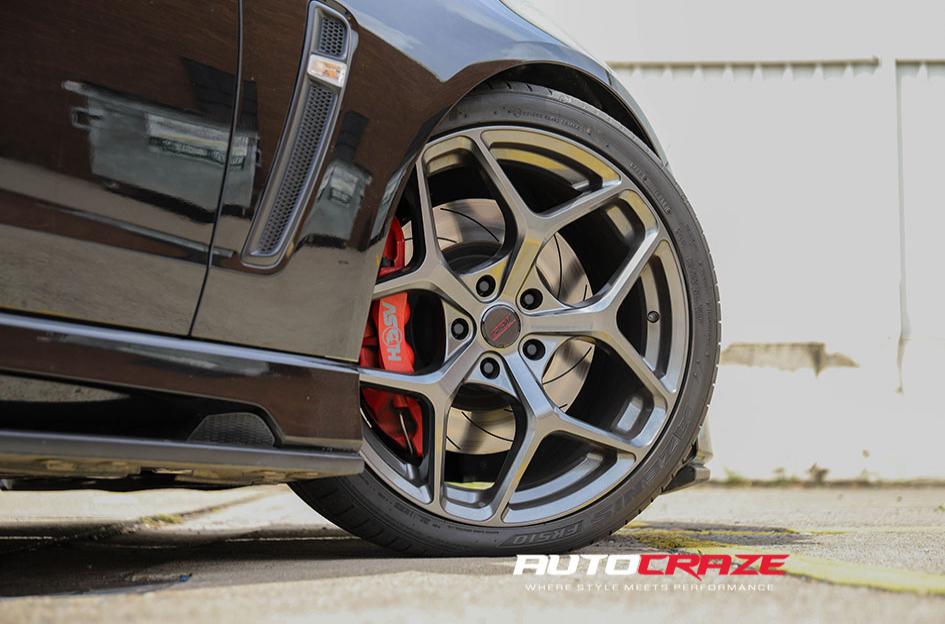 HOLDEN-COMMODORE-HSV-CLUBSPORT-R8-DOMINATE-GUNMETAL